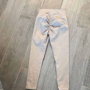 ECHT women’s  Light Gray Leggings scrunch butt